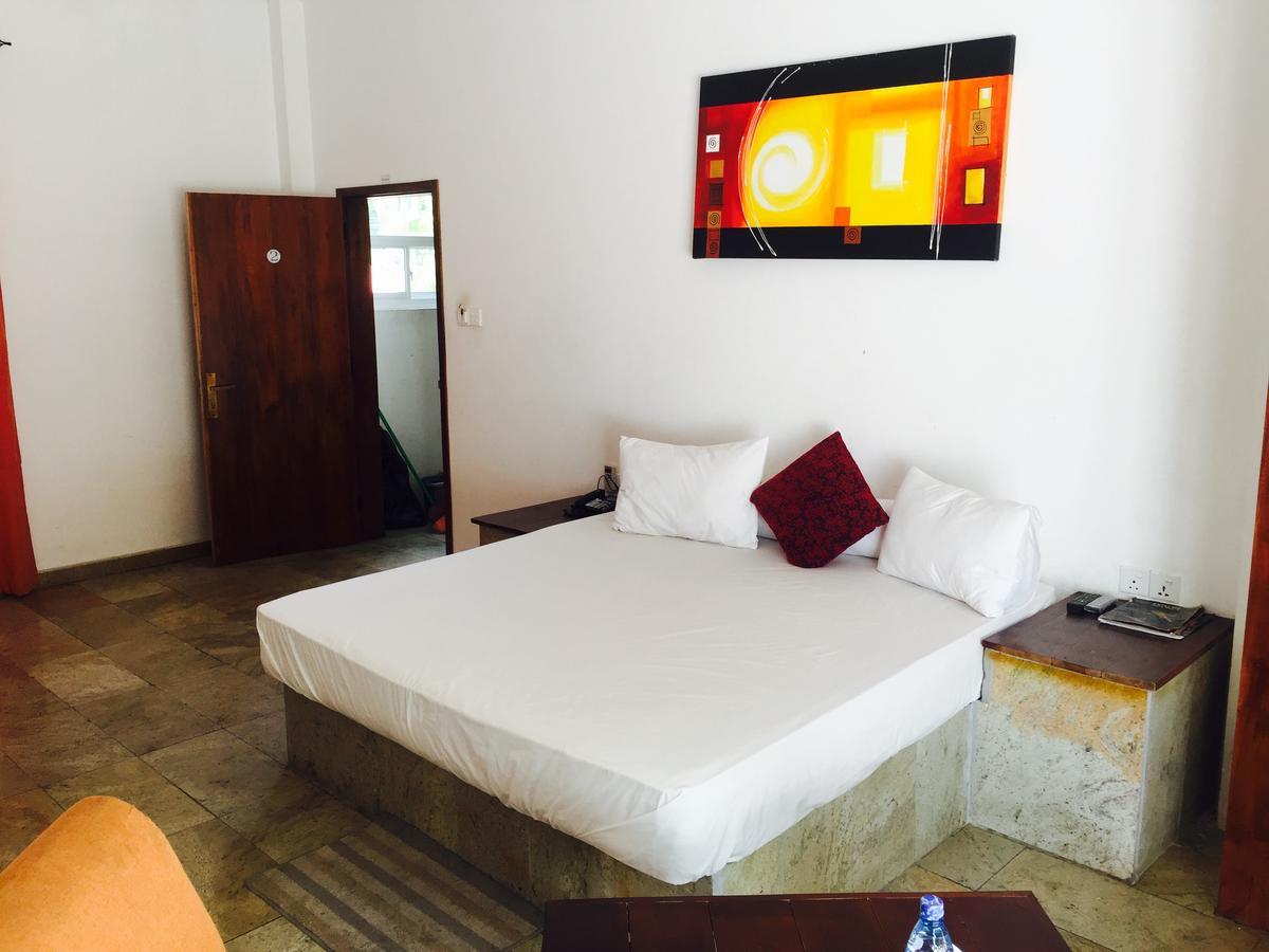 Sleek Hotel Kegalle Bagian luar foto