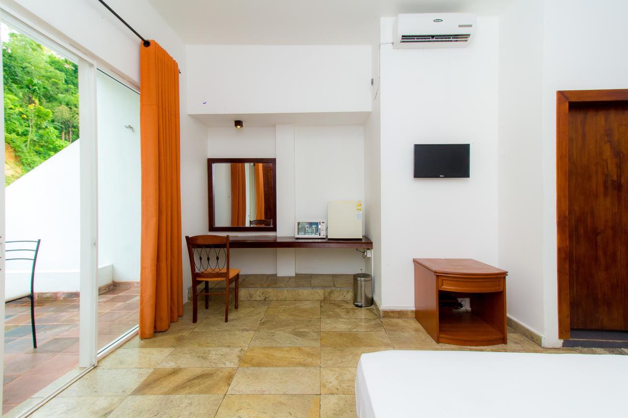 Sleek Hotel Kegalle Bagian luar foto